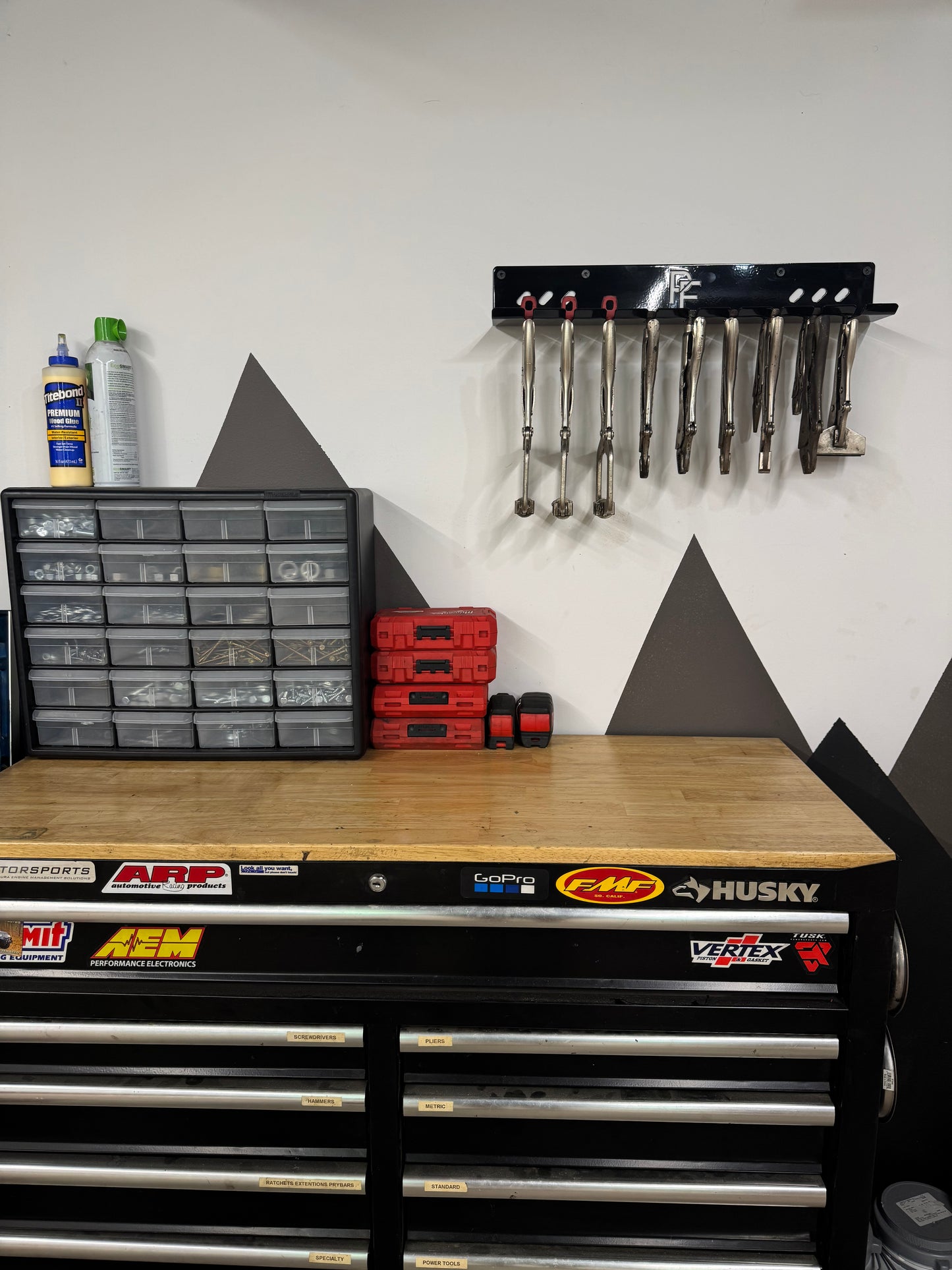 Vise Grip Hanger